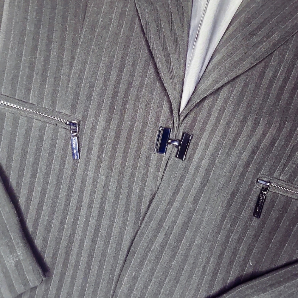 Tahari Blazer - Picture 3 of 4